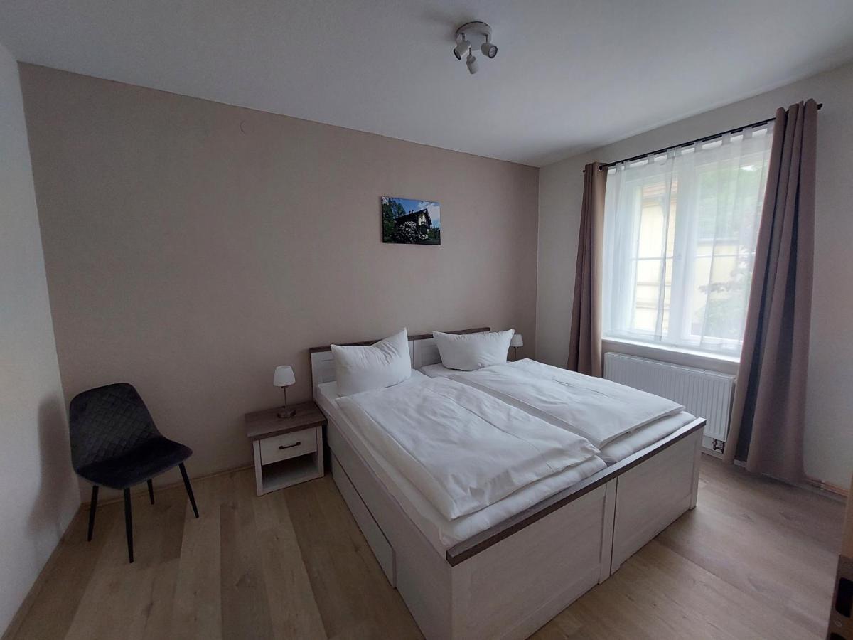 Pension Am Park Бад-Мускау Екстер'єр фото